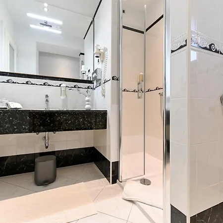 Hresc M 4* 扎达尔