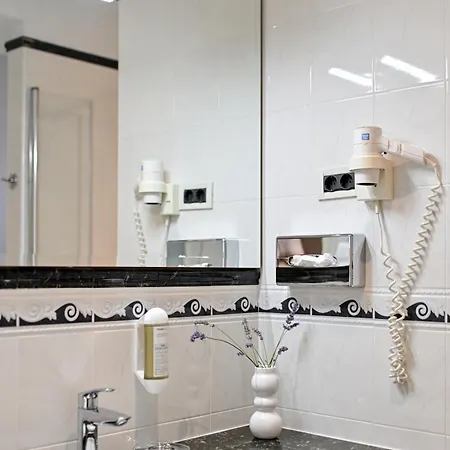 招待所 Hresc M 4*