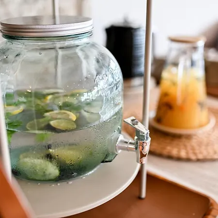 Hresc M 招待所 4*