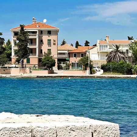 Hresc M 4* 扎达尔