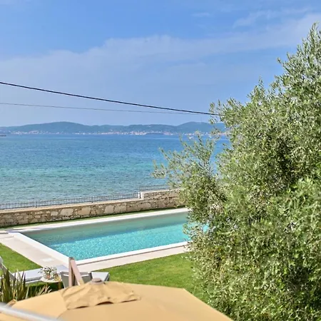 בית הארחה Hresc M זאדאר