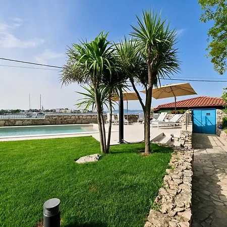 בית הארחה Hresc M